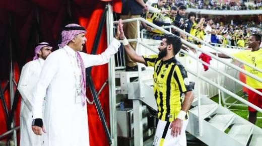 إدارة العميد ستنهي مدة قيادتها بصفقة عالمية