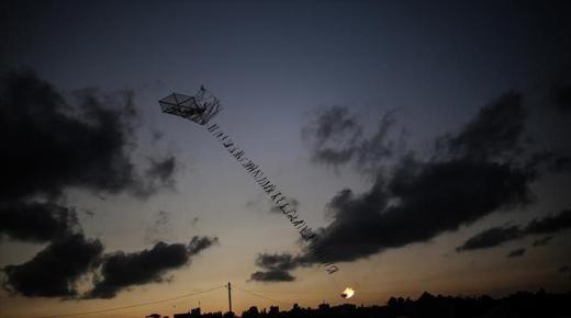 الاحتلال الإسرائيلي يهدد بالقيام بعملية عسكرية واسعة في غزة حال استمرار إطلاق الطائرات الحارقة