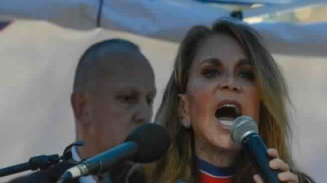 محكمة أمريكية تقضي بسجن رجل خطط لقتل مدونة أمريكية معروفة بنشاطها المعادي للإسلام