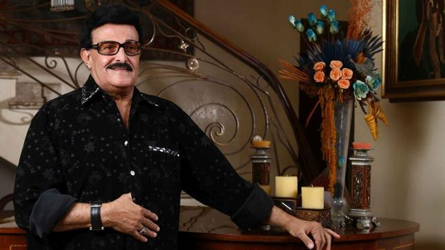 سمير غانم يسخر من شائعة مرضه .. ويعد الجمهور بمسرحية ومسلسل في الفترة القادمة