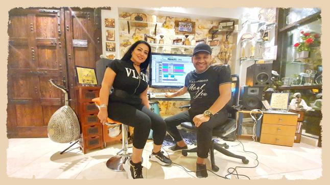 بالفيديو .. عصام كاريكا يعلن التعاون مع سمية الخشاب في عمل فني