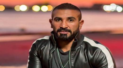 أحمد سعد يغني لشقيقه على الهواء: “متفوق بشكل يغيظ”