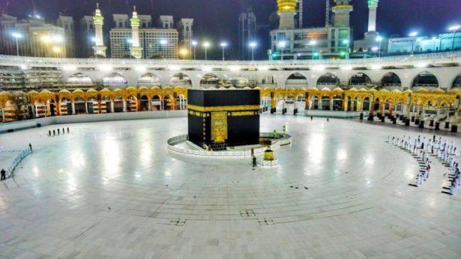 السعودية تعلن خطة لإعادة أداء العمرة تدريجيا