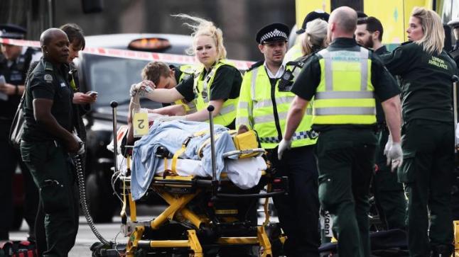 ارتفاع أعداد ضحايا هجوم لندن، والشرطة البريطانية تعلنه حادثا إرهابيا وتشير إلى هوية منفذ المهاجم