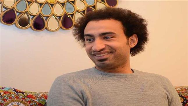 علي ربيع لجمهوره.. انتظروني بعد الحلاقة