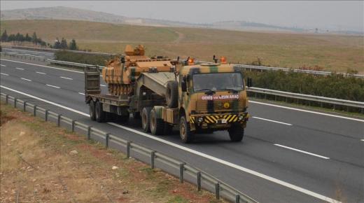 تركيا ترسل بتعزيزات عسكرية جديدة إلى الحدود السورية واستهداف عفرين بالقذائف المدفعية