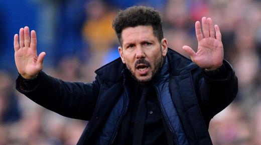 “هل يشارك سواريز وكافاني سويًا؟” .. دييجو سيموني يجب