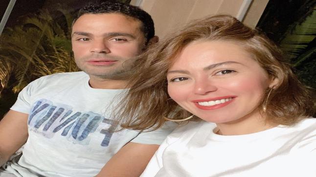 لقاء الخميسي: الرجل يكذب أكثر من المرأة .. وعبدالمنصف يساعدني في الأعمال المنزلية