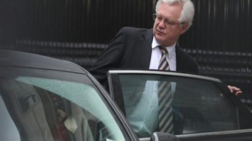 بريطانيا تستقبل كبير مفاوضي الاتحاد الأوروبي الإثنين المقبل لبحث خروج بريطانيا من الاتحاد