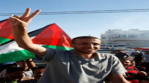 العفو الدولية تطالب السلطات الإسرائيلية بالإفراج عن صحفي فلسطيني مضرب عن الطعام