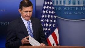 روسيا تلقي بمستشار الأمن القومي الأمريكي “مايكل فلين” في مهب الريح