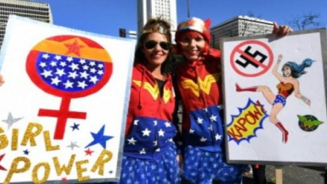 استمرار خروج المظاهرات النسوية المناهضة للرئيس الأمريكي دونالد ترامب