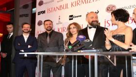 الممثلة توبا بويوكوستن تتحدي الاعلام التركي بالظهور دون خاتم الزفاف