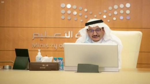 وزير التعليم: على الطالب ارتداء الزي المدرسي قبل الدخول لمنصة “مدرستي”