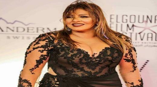 “ظهور الحوت الأزرق”.. هالة صدقي تستعرض مهاراتها في السباحة