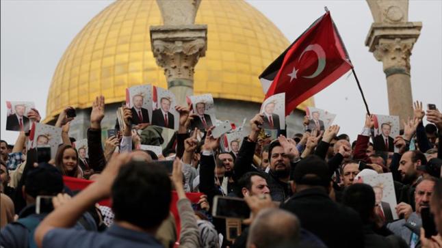 ظهور الرئيس التركي رجب طيب أردوغان في باحات المسجد الأقصى عقب صلاة الجمعة