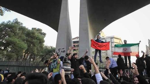 ارتفاع قتلى المظاهرات والاحتجاجات الإيرانية الليلة الماضية إلى اثني عشر شخصا