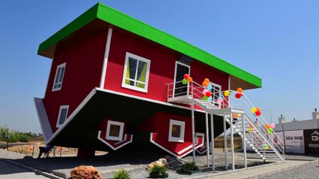 البيت المقلوب موقعه ومواعيد عمله