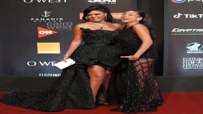 رانيا يوسف عن ارتدائها فساتين عارية: “لازم شوية فرفشة”