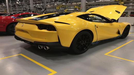 أحدث الصور لظهور سيارة 812 Superfast الخاصة بشركة فيراري