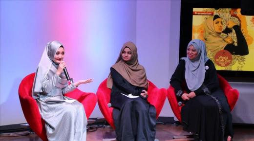 عدد من النساء ينظمون احتفالية اليوم العالمي للحجاب في العاصمة الإندونيسية جاكرتا