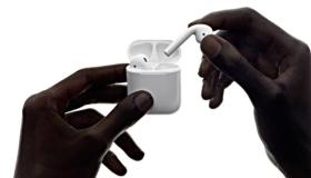 آبل تصرّح بأن صدور سماعات AirPods اللاسلكية سيكون قبل نهاية عام 2016