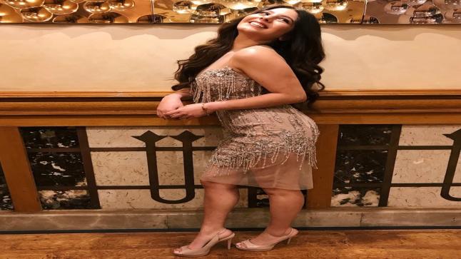 إسعاد يونس تمازح مايان السيد بسبب وجهها الطفولة: “معاكي بطاقة؟”