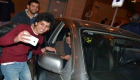 محمد منير يعود للقاهر بعد رحلة علاج في ألمانيا