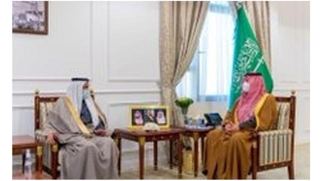 أمير الحدود الشمالية يستقبل وزير الصحة ويشيد بتوفير لقاح كورونا