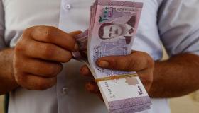 انخفاض تاريخي لليرة السورية أمام الدولار