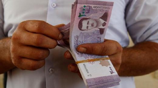 انخفاض تاريخي لليرة السورية أمام الدولار