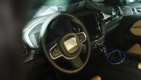 أحدث الصور التجسسية لسيارة فولفو XC60 قبل الكشف عنها في معرض جنيف للسيارات