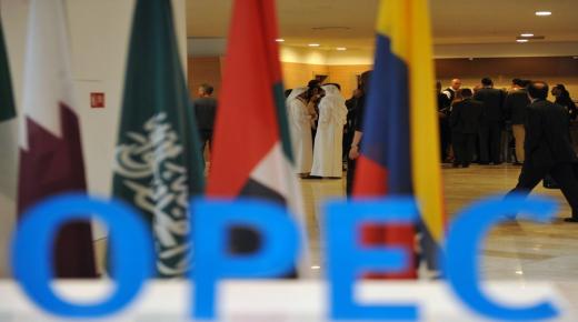 ارتفاع أسعار النفط مجددا : دول”أوبك” تتوصل إلى اتفاق “تاريخي” للحد من إنتاجها وروسيا أكبر المساندين له