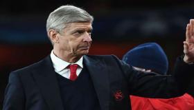 بيوليس: فينجر أخبرني أنه سيبقى في أرسنال