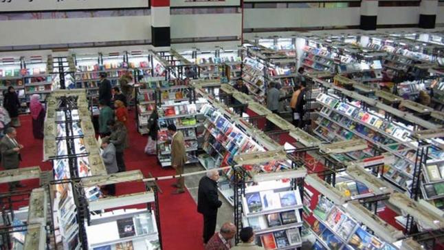 تعويم الجنيه يؤدي لارتفاع أسعار الكتب 150%, ويزيد من المشاكل التي تعانيها هذه الصناعة