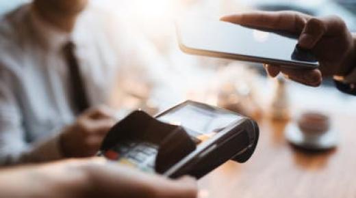 إلزام كافة أنشطة البيع بالتجزئة بتوفير الدفع الإلكتروني