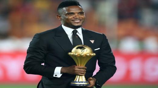 صامويل إيتو يهاجم فرانس فوتبول بسبب التشكيلة الذهبية