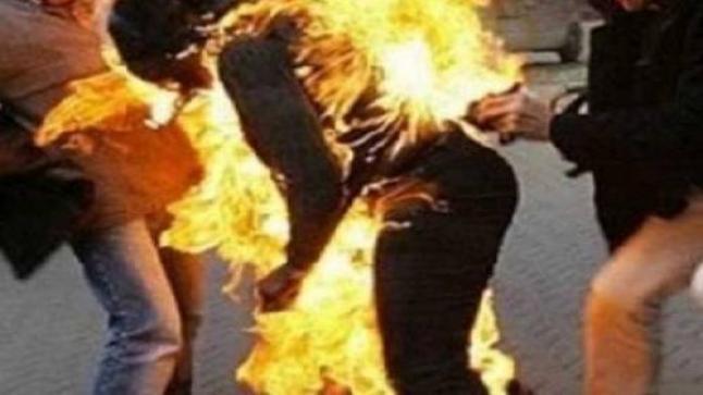 إمرأة فلسطينية تشعل النار في نفسها أمام مقر الشرطة بالضفة، فما هو السبب؟