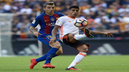 برشلونة يقترب من التعاقد مع مدافع فالنسيا