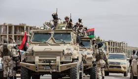 مسئول ليبي.. بدء خروج المسلحين والمرتزقة من ليبيا