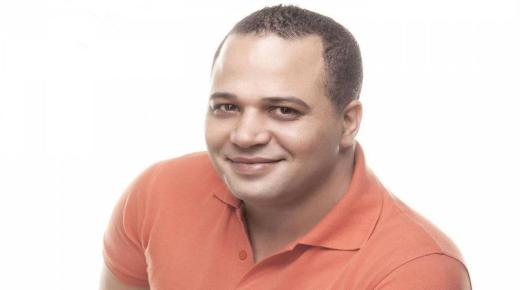 مصطفى درويش يعلن غلق حسابه على فيس بوك: “هيرجع .. والحرب بدأت”