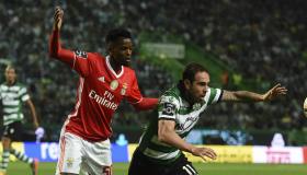 برشلونة يفاوض مدافع بنفيكا