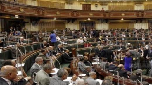 عقب قرار البرلمان العراقي: الخارجية العراقية تدعو أمريكا لإعادة النظر في دخول العراقيين إليها