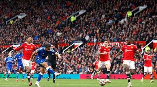 تعثر جديد.. اليونايتد يسقط أمام إيفرتون بتعادل إيجابي