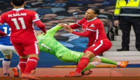 بسبب إصابة فان دايك.. لاعب ليفربول الأسبق: مانشستر سيتي الأقرب إلى البريميرليج