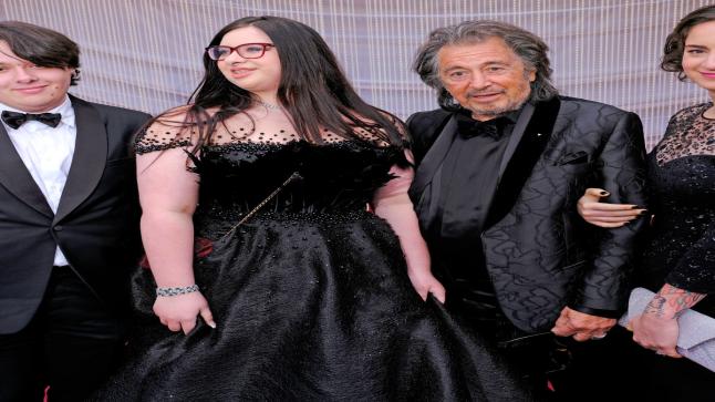 هكذا علق آل باتشينو على طفله المنتظر من صديقته الكويتية