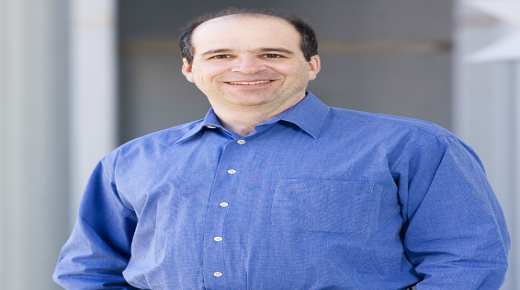 قام بشراء شركة بعد أن تم طرده منها !