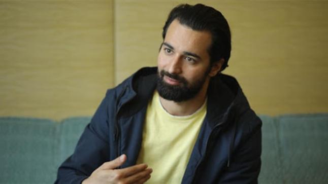 أحمد حاتم ينشر صورة من كواليس فيلم الغسالة برفقة محمود حميدة