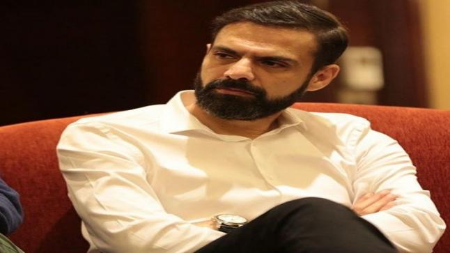 أمير طعيمة يعبر عن معاناته مع الكمامة: حاسس إني تحت المياه