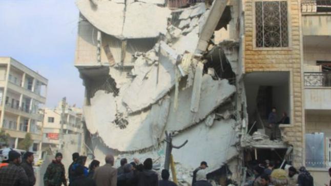 الطيران الروسي والسوري يكثفان الغارات على كل من حلب وإدلب